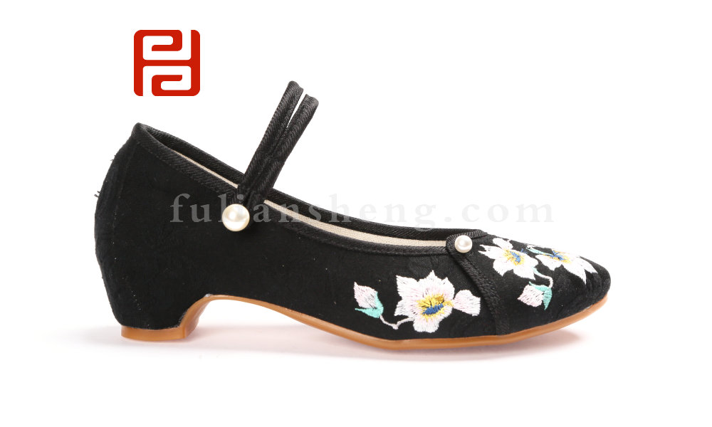 國潮有福 福連升2020春時尚中跟民族風(fēng)繡花女單鞋圖片