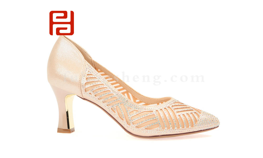 夏季新款尖頭鏤空女鞋職業(yè)鞋 細(xì)高跟淺口水鉆網(wǎng)鞋圖片