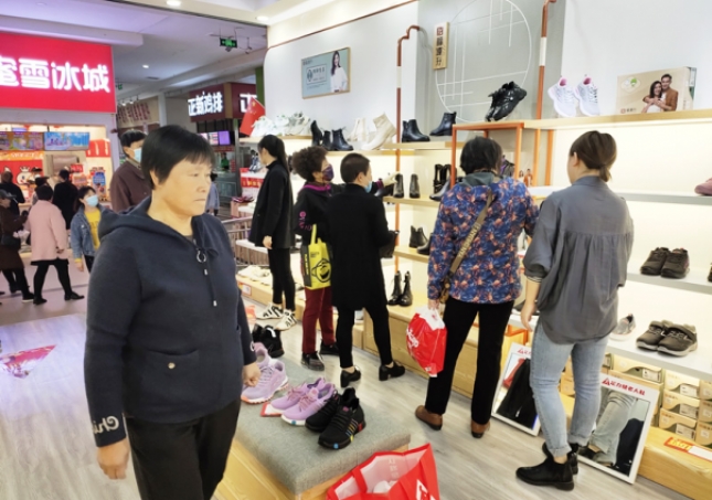 鞋子品牌加盟-現(xiàn)在鞋子品牌特別多，選擇哪個加盟更具有吸引力呢？