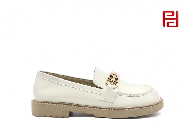 春季新款女鞋低跟時(shí)尚休閑樂福鞋亮面ins小皮鞋