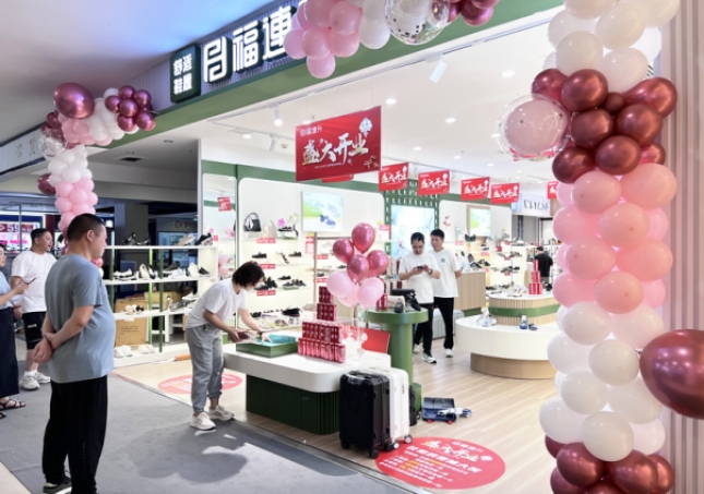 賀：福連升休閑鞋湖南長沙東方悅鄰mall新店開業(yè)！