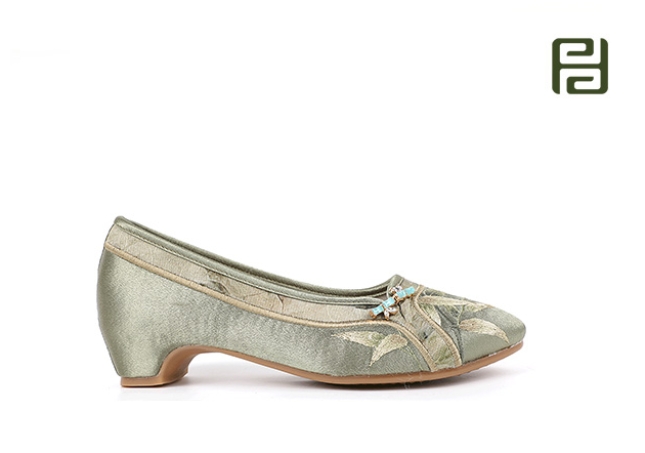 福連升春季新款漢唐風(fēng)韻繡花女鞋